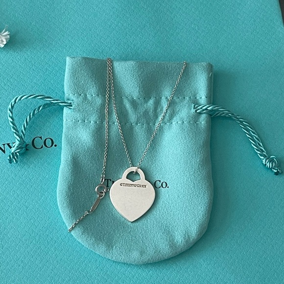 TIFFANY & CO. NOTES 727 FIFTH AVE HEART NECKLACE W/BOX & POUCH⭐️ 925 SS⭐️16” - Picture 12 of 15